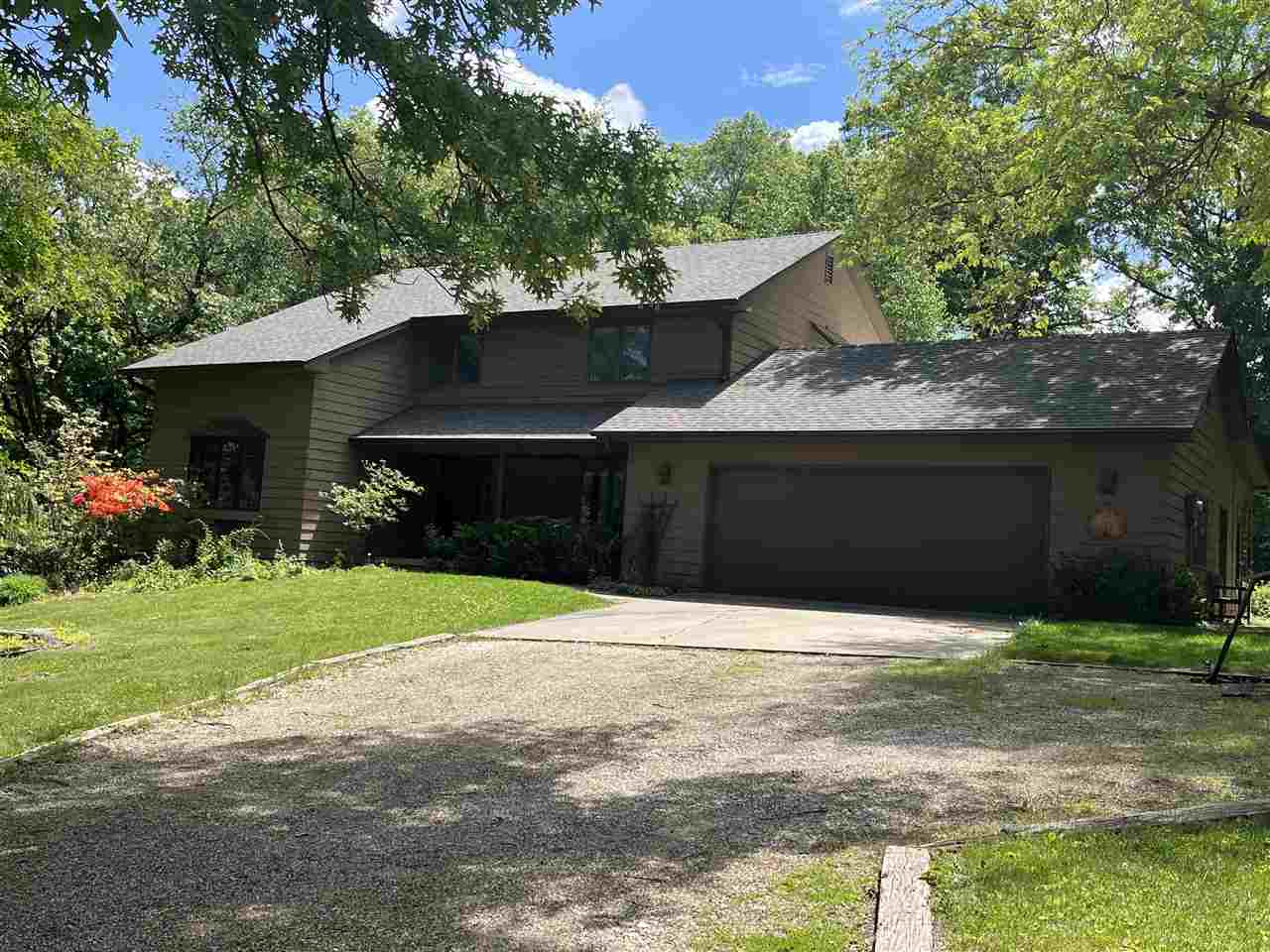 Property Photo: 3824 County Down Lane NE IA 52317