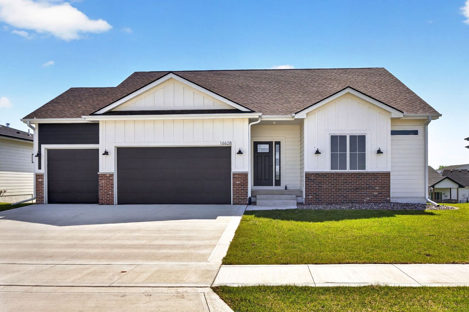 Property Photo: 16628 Deerview Drive IA 50323