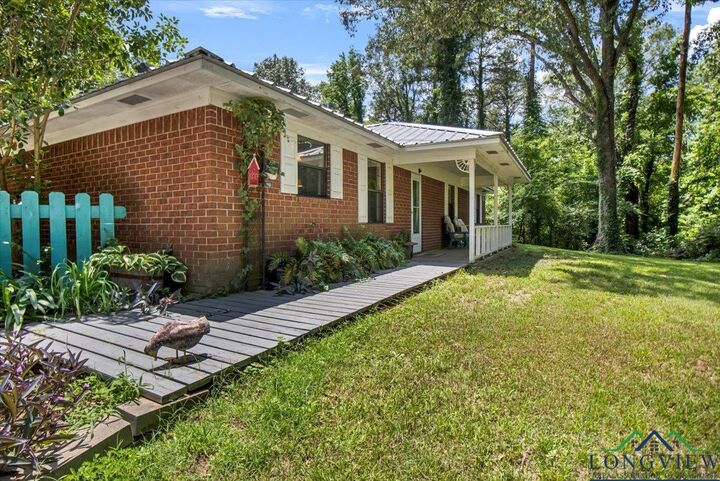 Property Photo:  584 E Fm 1798  TX 75681 