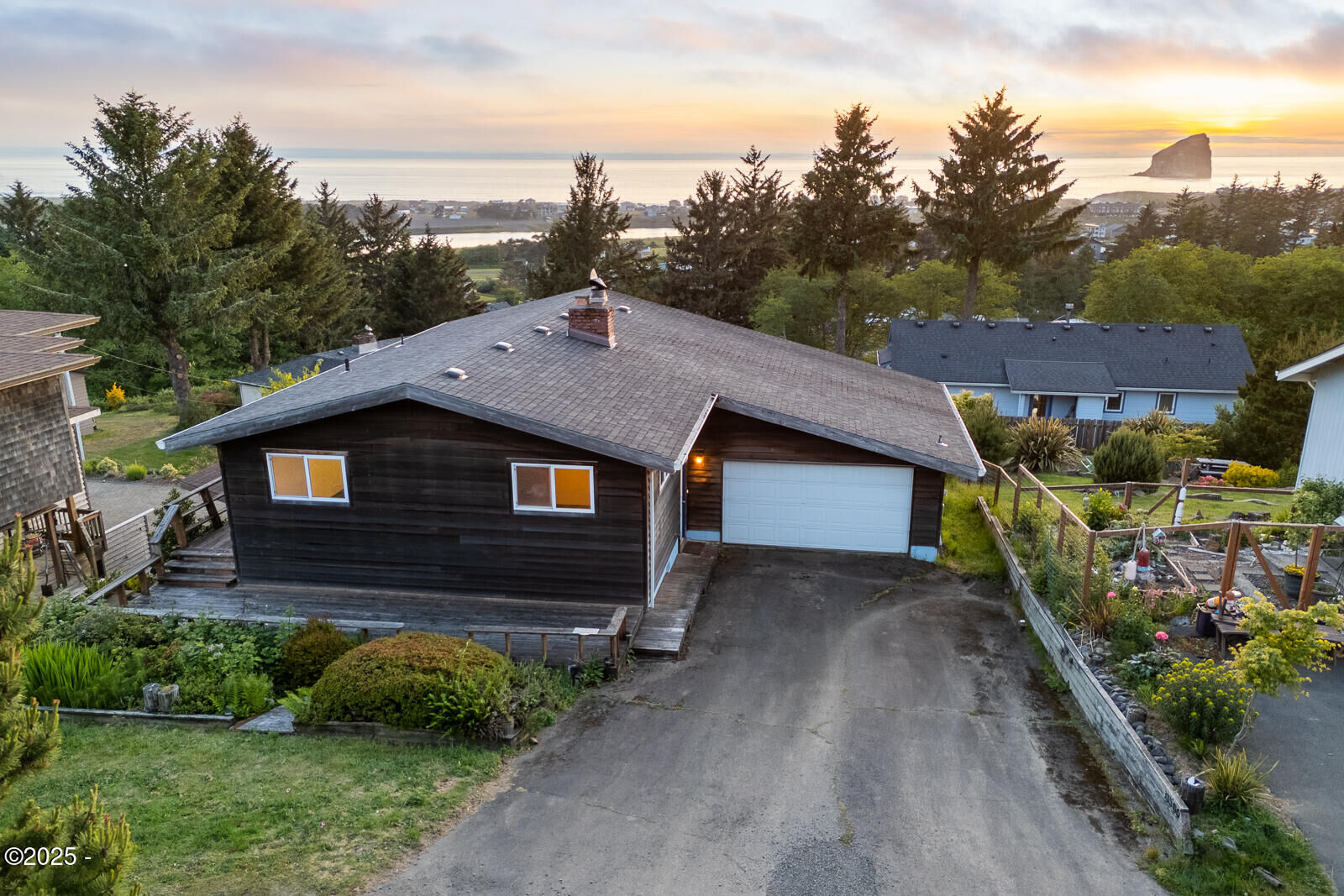 Property Photo: 35500 Lower Loop Road OR 97135