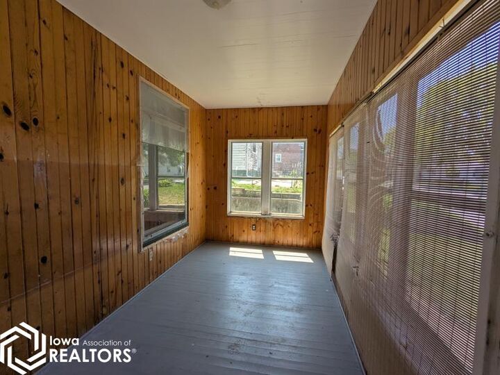 Property Photo:  212 S 8th Street  IA 52601