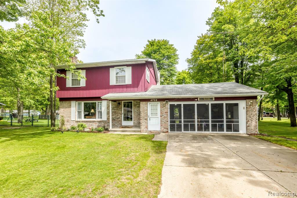Property Photo: 4732 Lorwood Drive MI 48074 1528