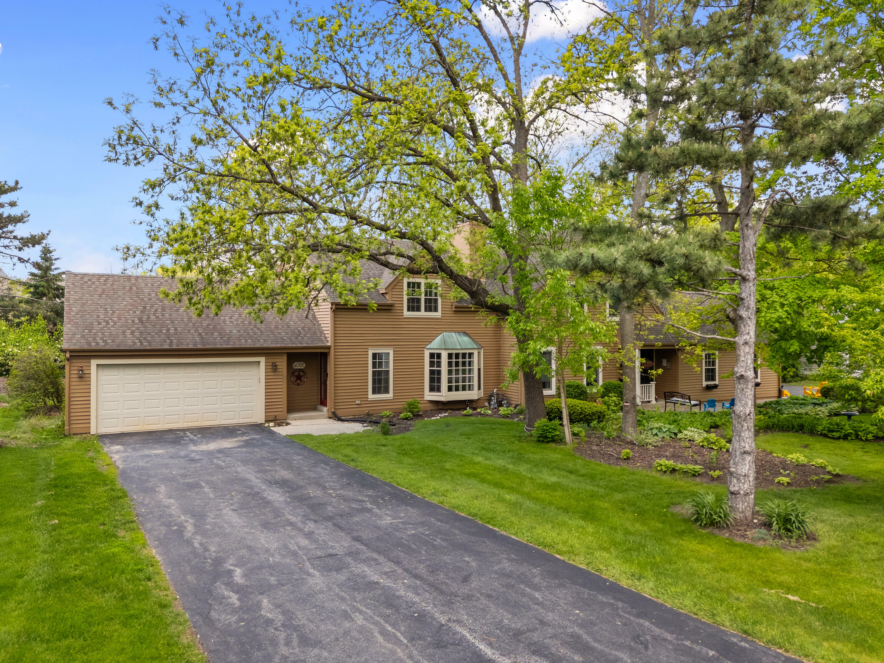 Property Photo: 4055 Stonewood Ct WI 53045