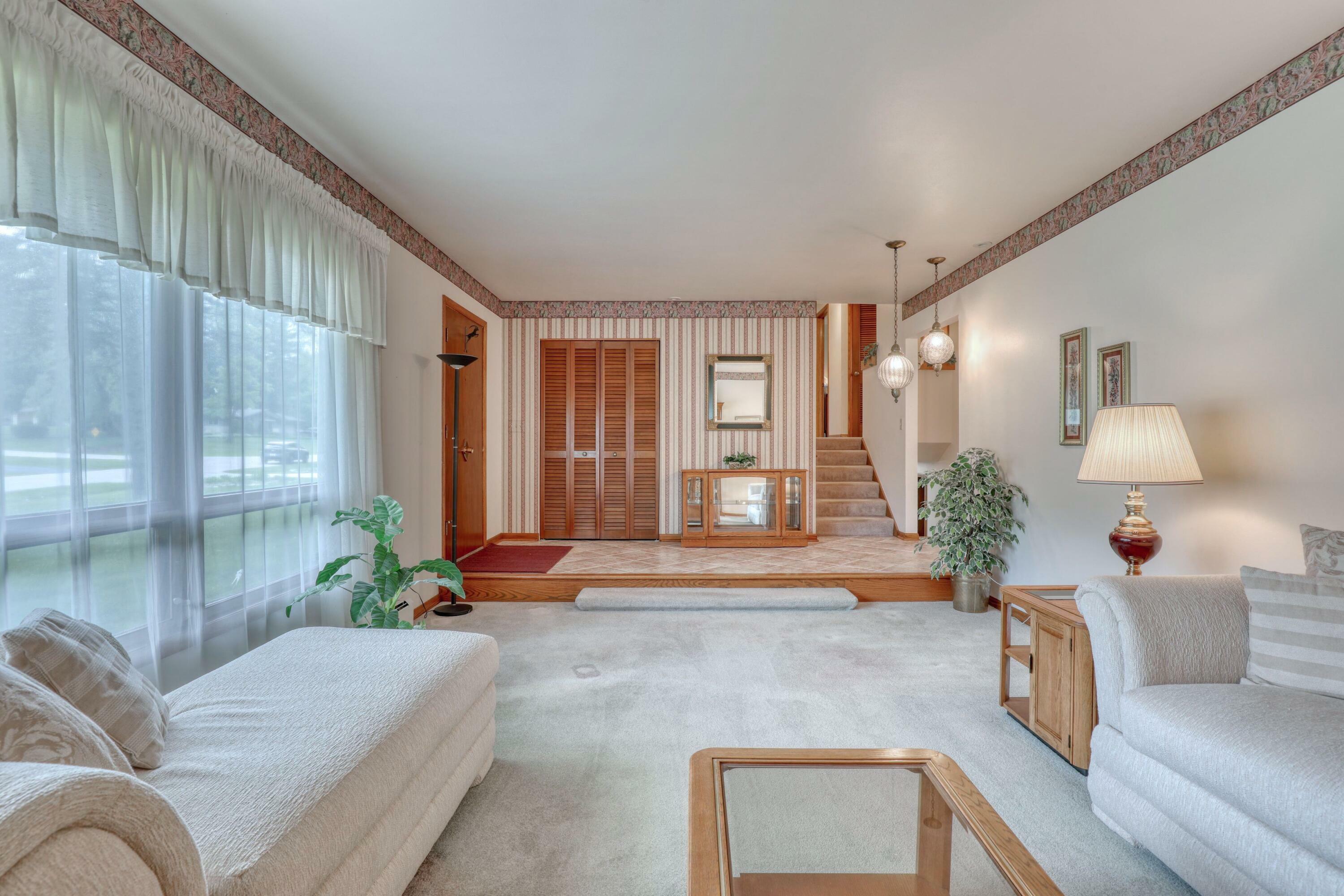 Property Photo: 2050 Mt Kisco Dr WI 53122