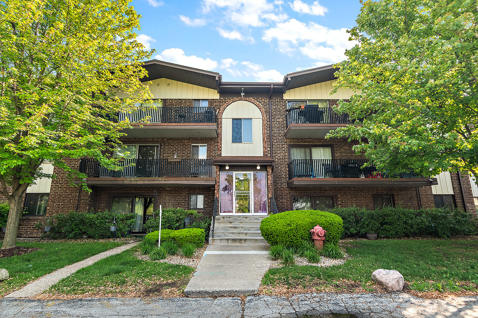 Property Photo: 5235 James Lane 1202 IL 60418