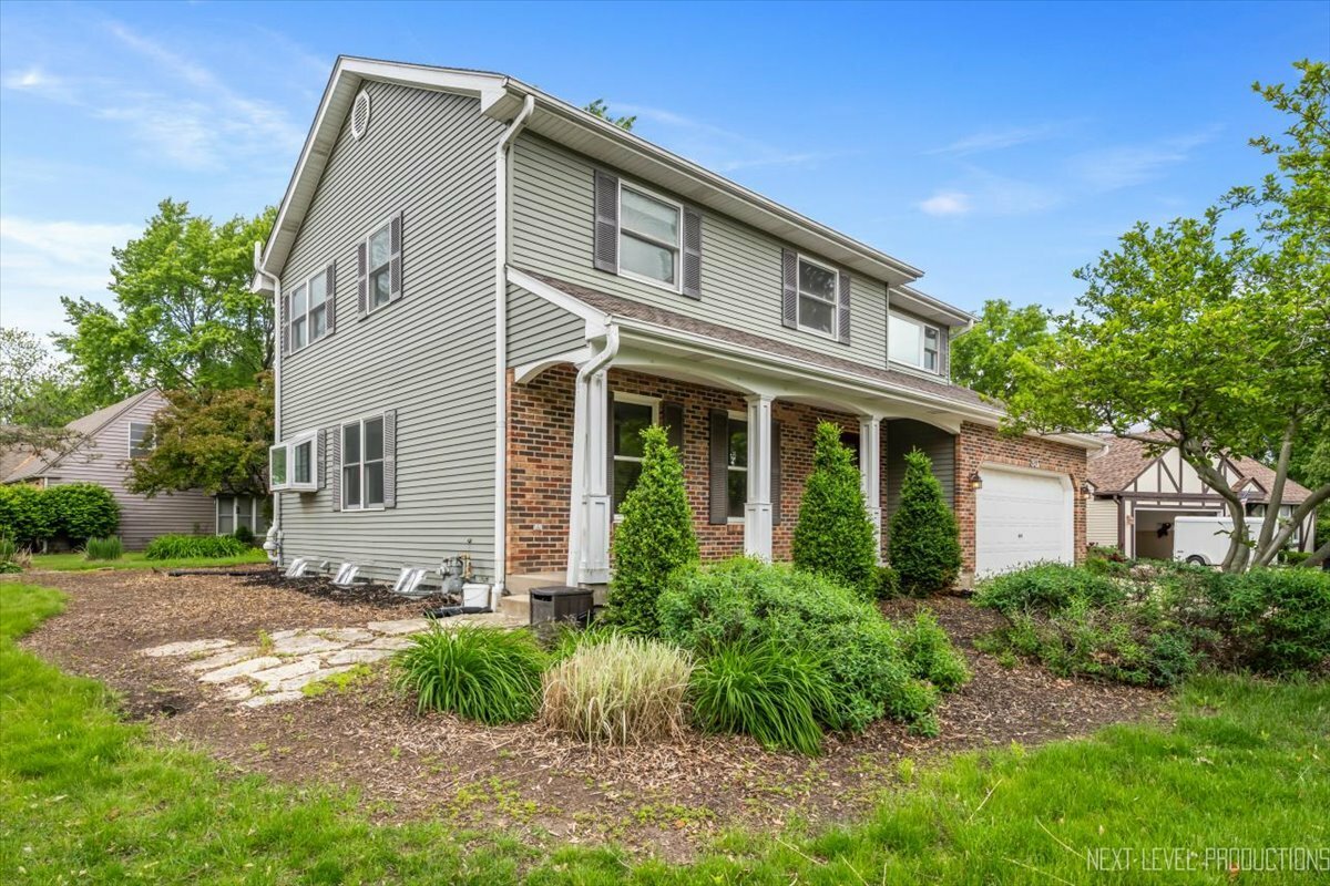 Property Photo: 30 Crofton Court IL 60543