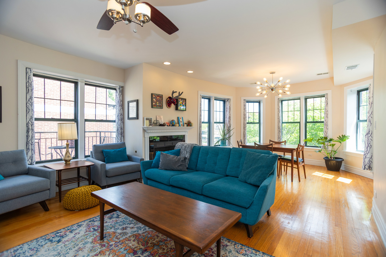 Property Photo: 1239 W Jarvis Avenue 3 IL 60626