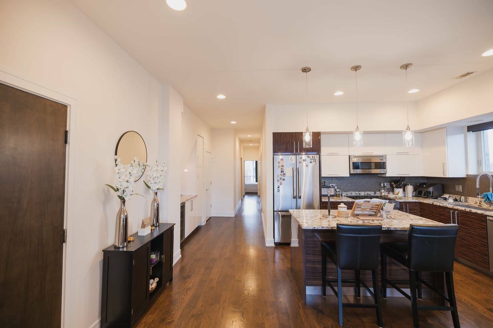 Property Photo: 1446 W Cortez Street 4E IL 60642