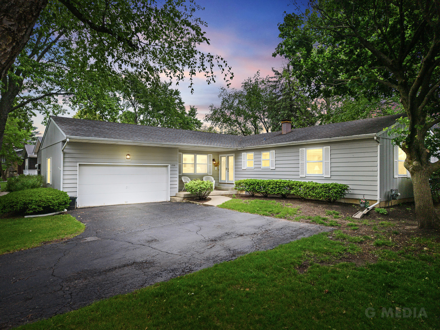 Property Photo: 1720 Brookhill Lane IL 60178