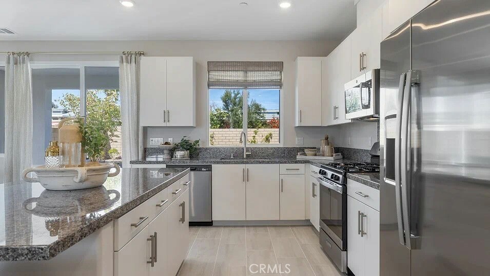 Property Photo:  15438 Avenida De Cielo  CA 92240 