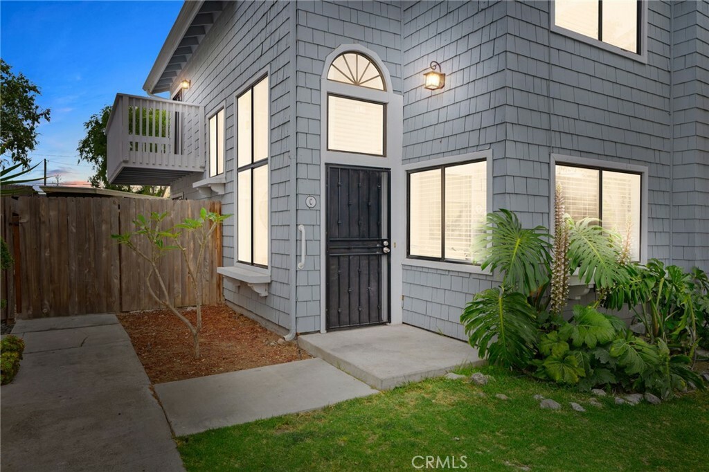 Property Photo: 2512 Santa Ana Avenue 3 CA 92627