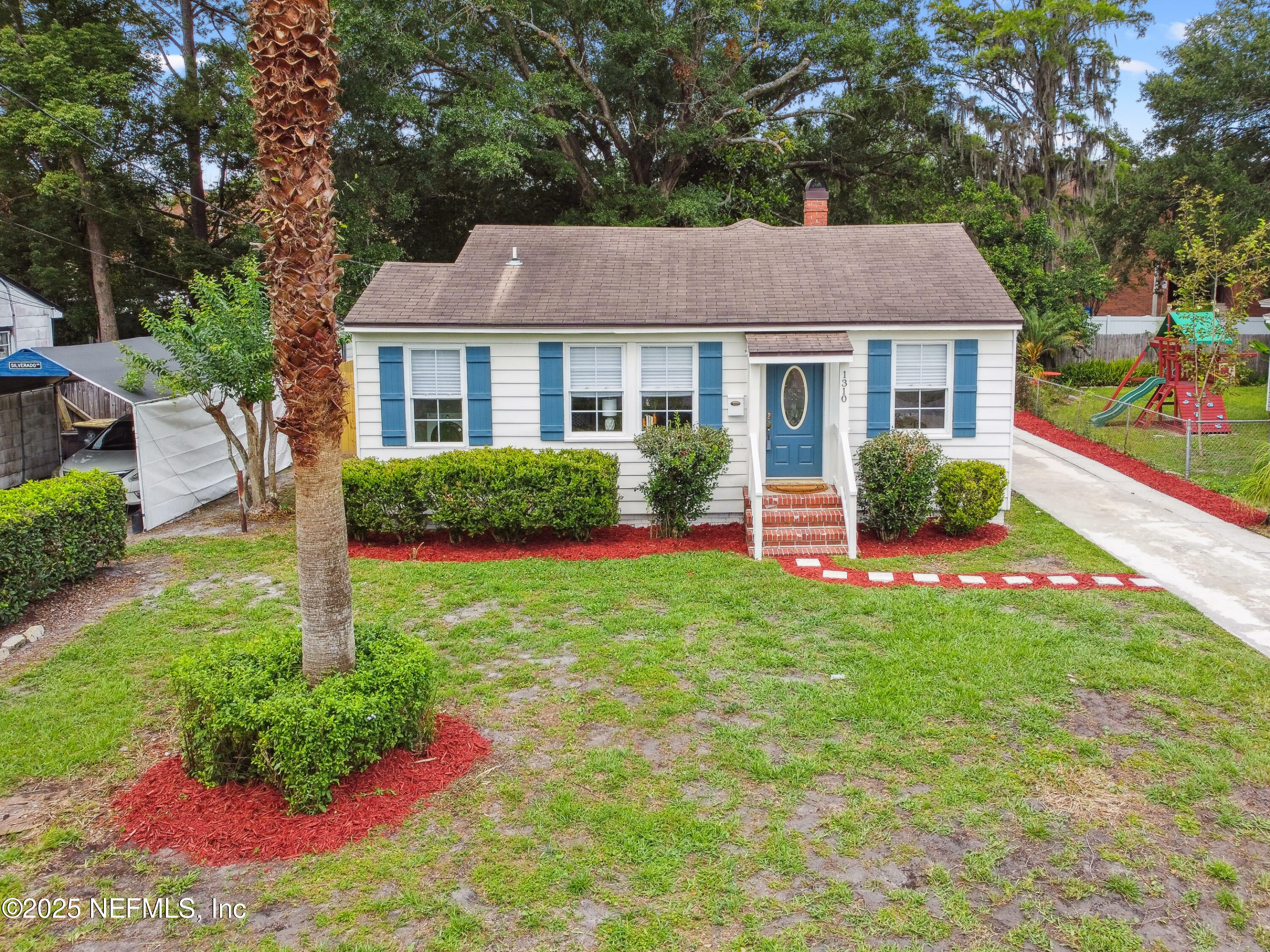 Property Photo: 1310 Macarthur Street FL 32205