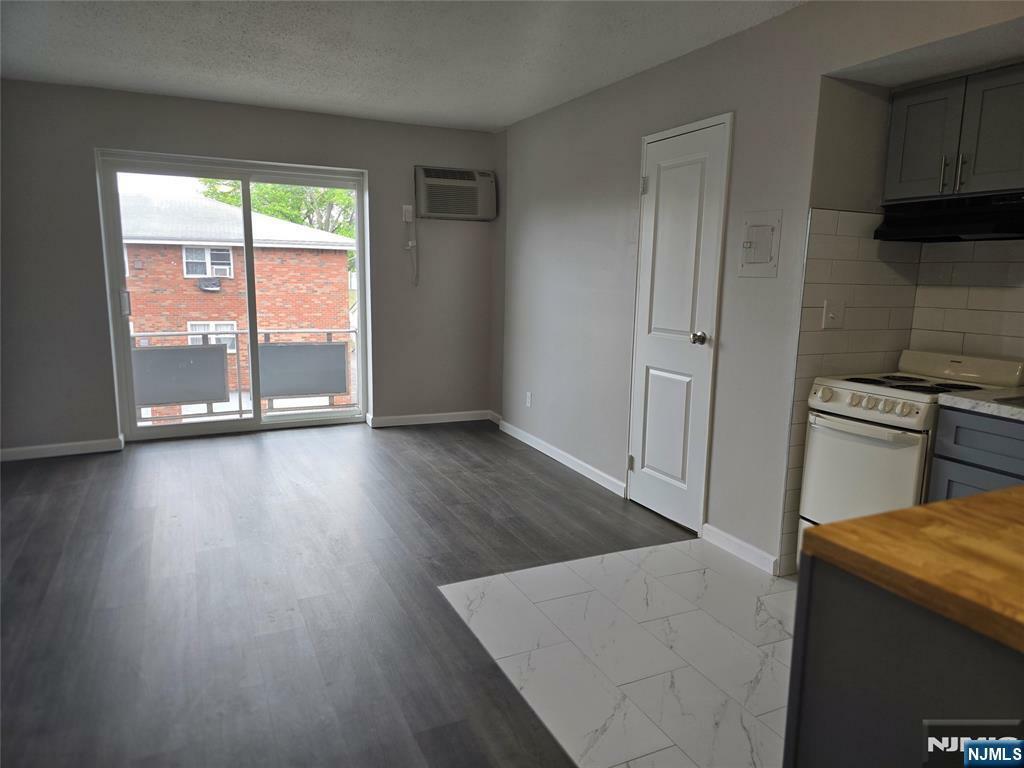 Property Photo:  125 Lawrence Street 11B  NJ 07601 