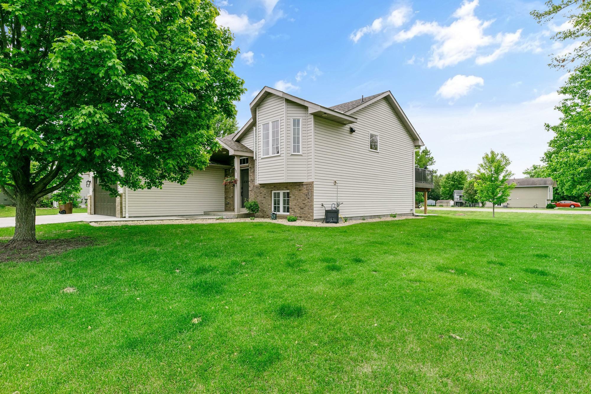 Property Photo: 1600 Buffalo Cove MN 55313