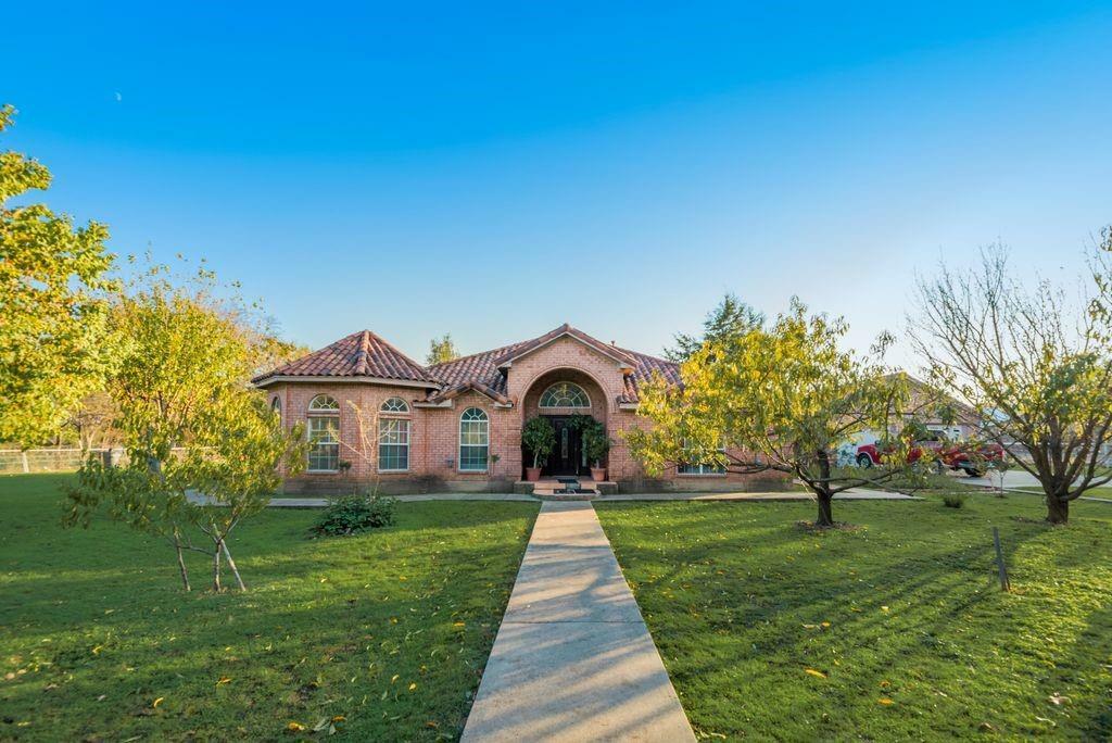 Property Photo: 5310 Ranchero Lane TX 75236