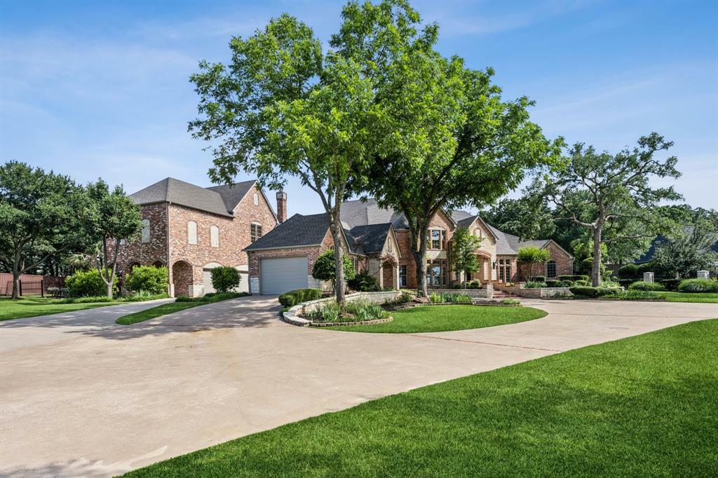 Property Photo: 585 N Peytonville Avenue TX 76092