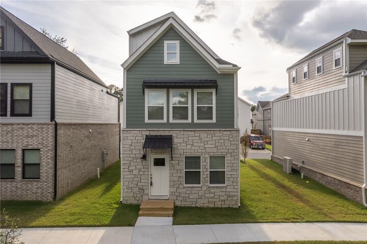 Property Photo:  1327 S Van Buren Avenue  AR 72701 