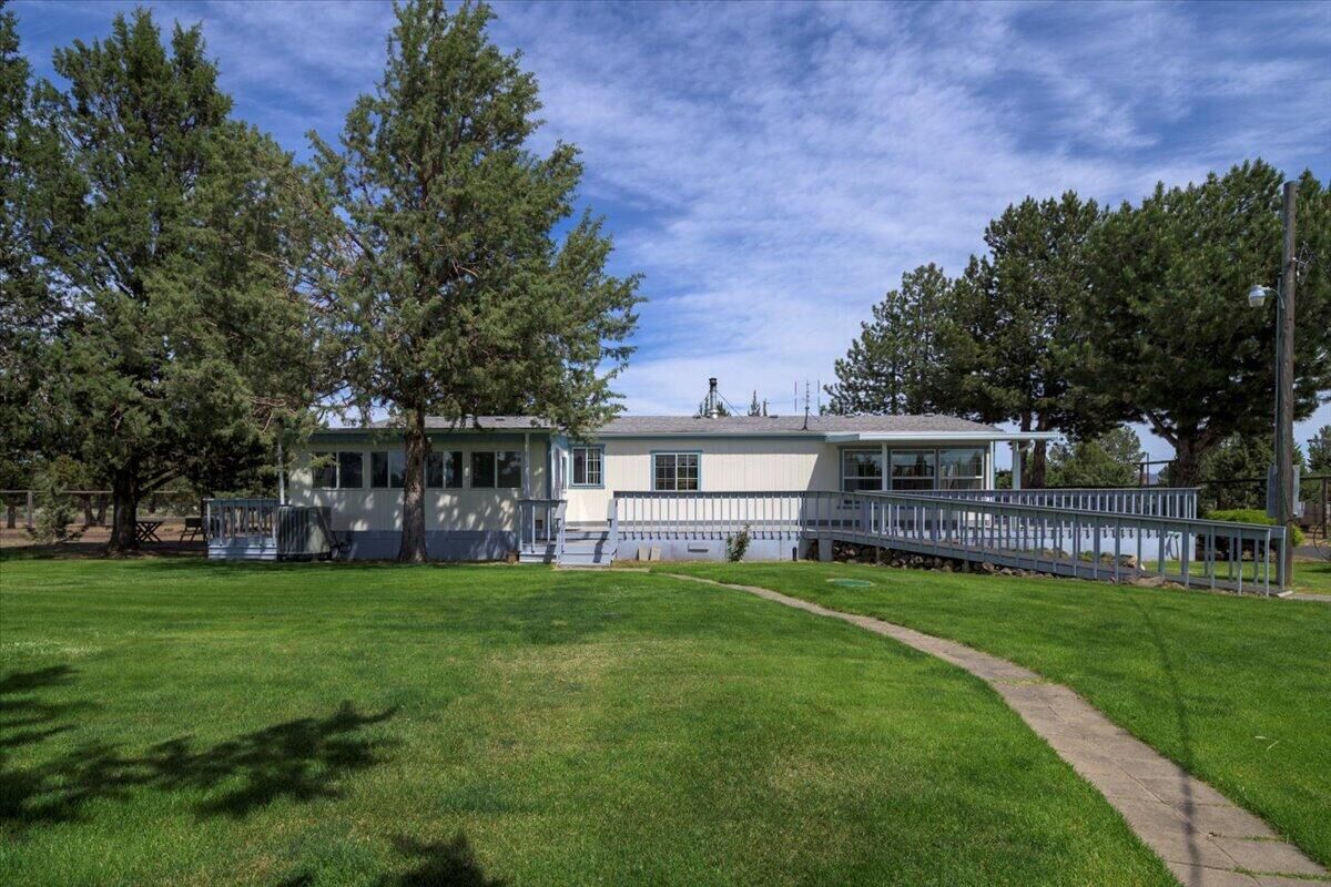 Property Photo: 14632 SW Peninsula Drive OR 97760