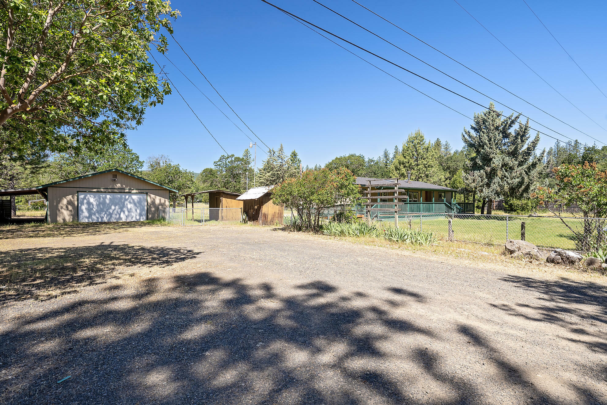 Property Photo: 180 Daryl Lane OR 97524