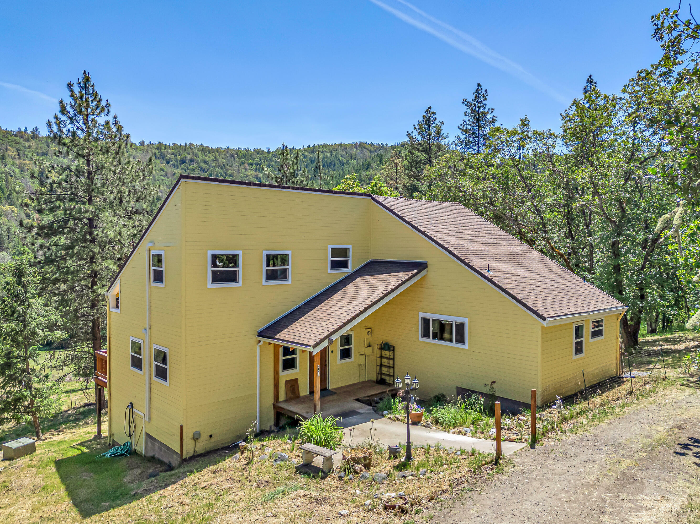 Property Photo: 4780 Andrews Road OR 97501