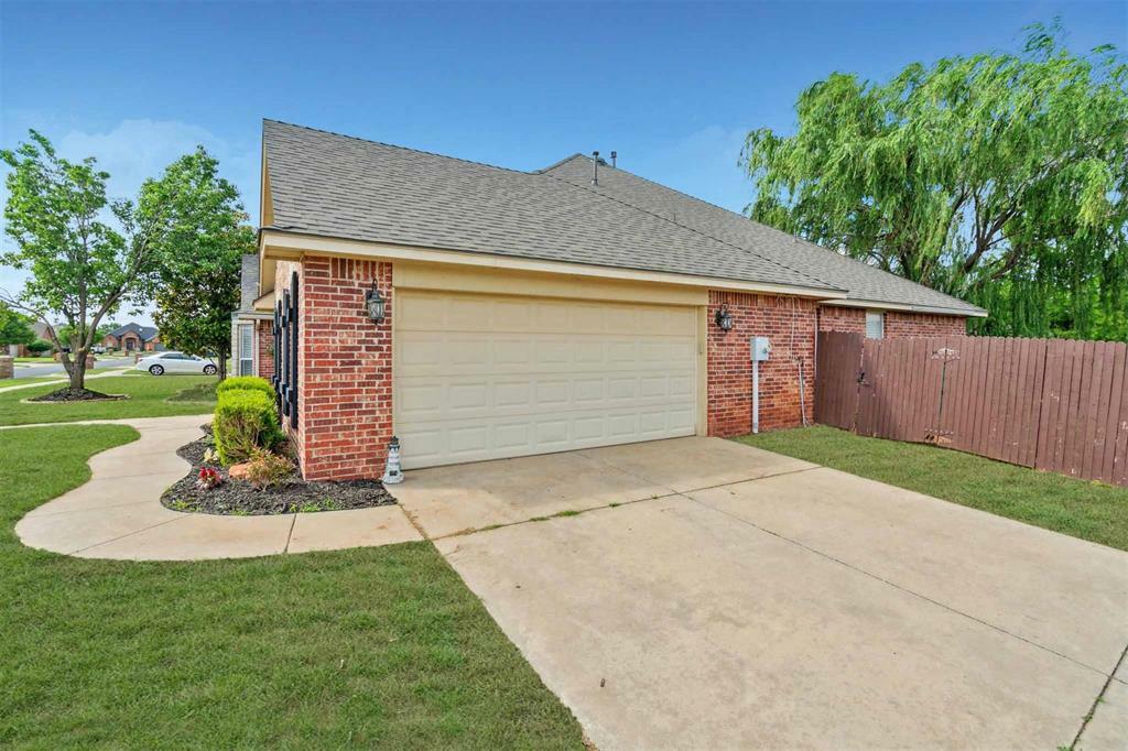Property Photo: 4605 NW 161st Street OK 73013