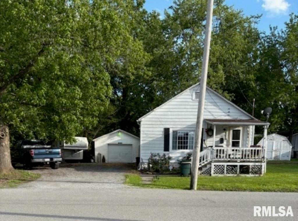 Property Photo: 1505 W Chestnut Street IL 62959