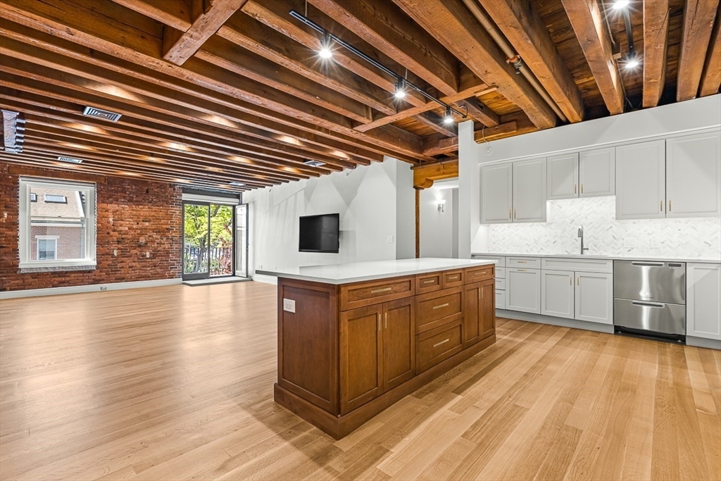 Property Photo: 343 Commercial St 212 MA 02109