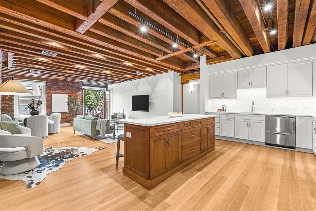 Property Photo: 343 Commercial St 212 MA 02109