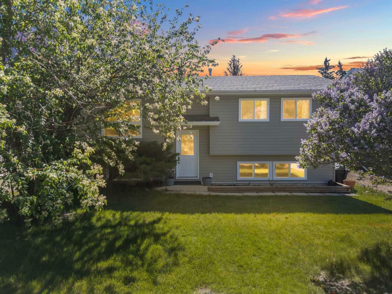 46 Heritage Drive  Lacombe AB T4L 1N7 photo