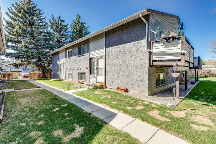 Property Photo:  109 Stanley Avenue A  AB T1S 1H8 