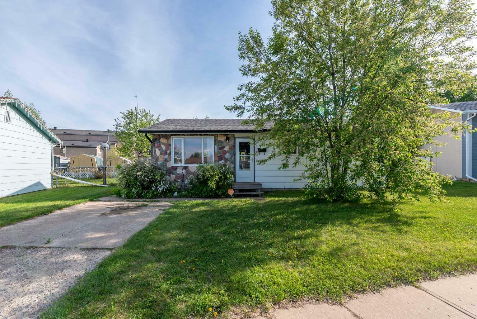 Photo de la propriété: 4743 Barr Crescent SK T9V 0L3