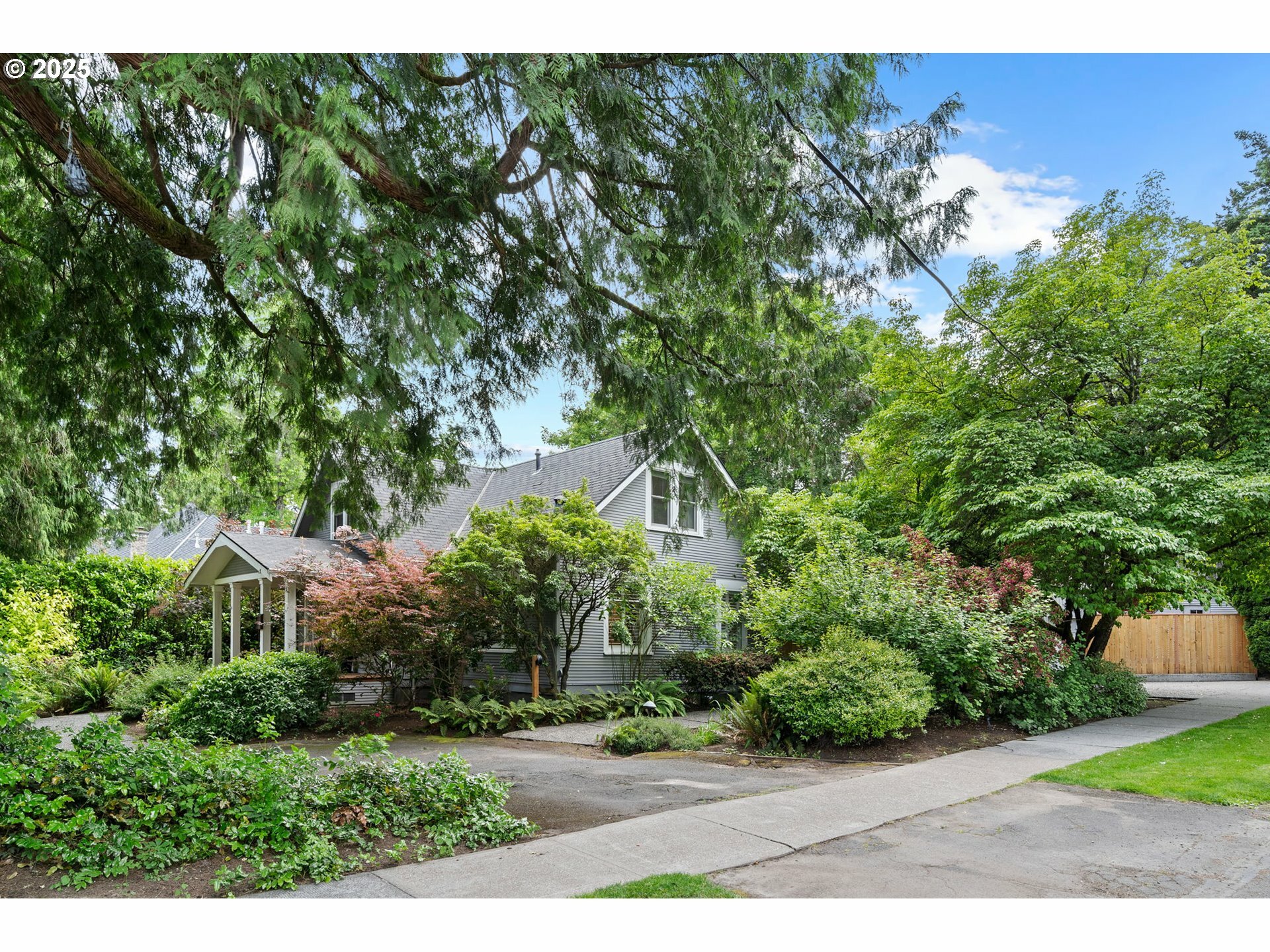 Property Photo: 496 8th St OR 97034
