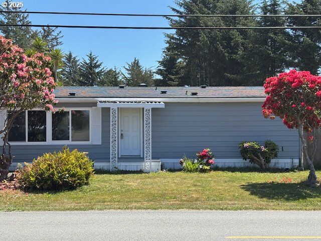 Property Photo:  1117 Fifield St  OR 97415 