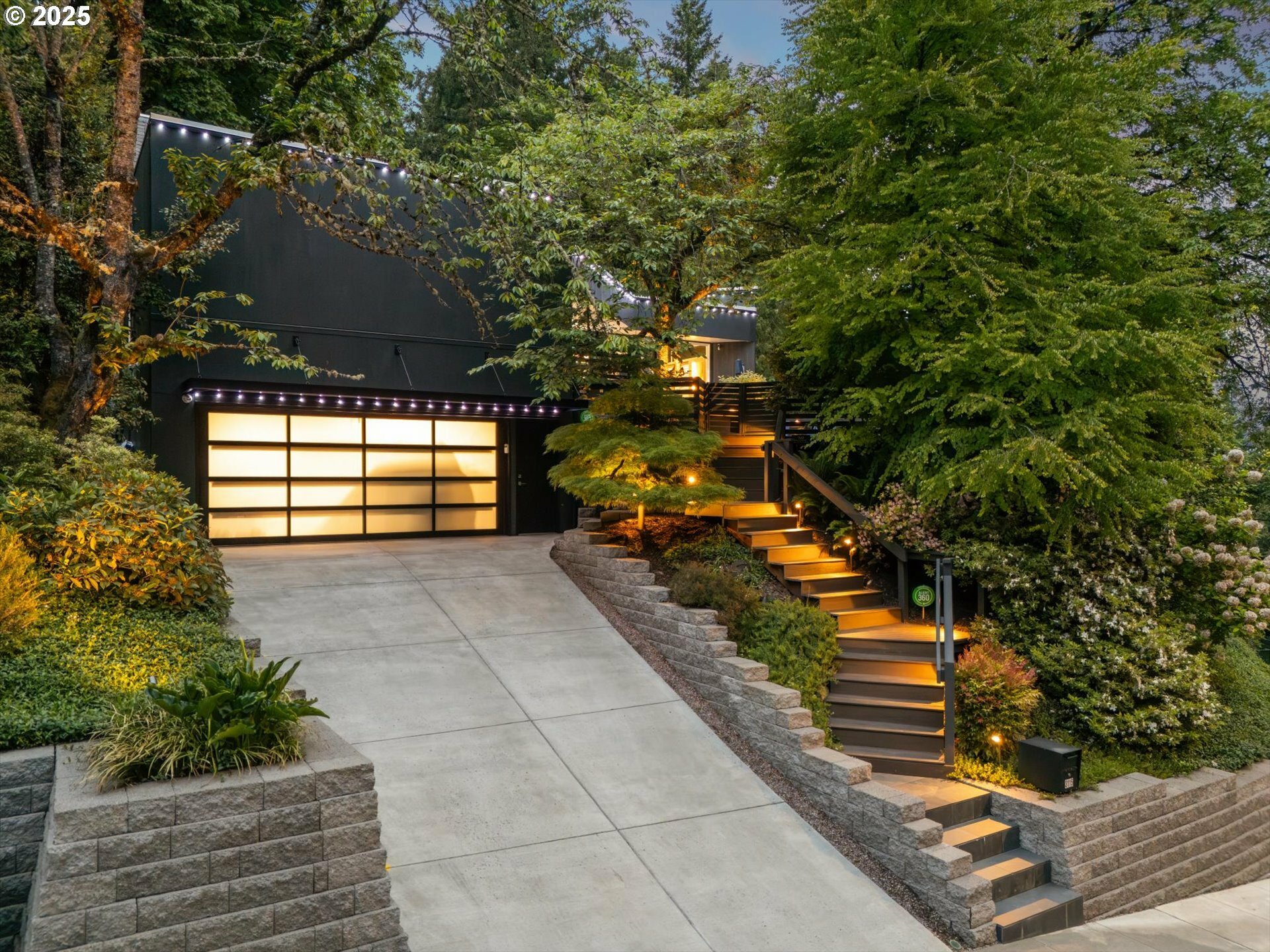 Property Photo: 3115 SW Bennington Dr OR 97205