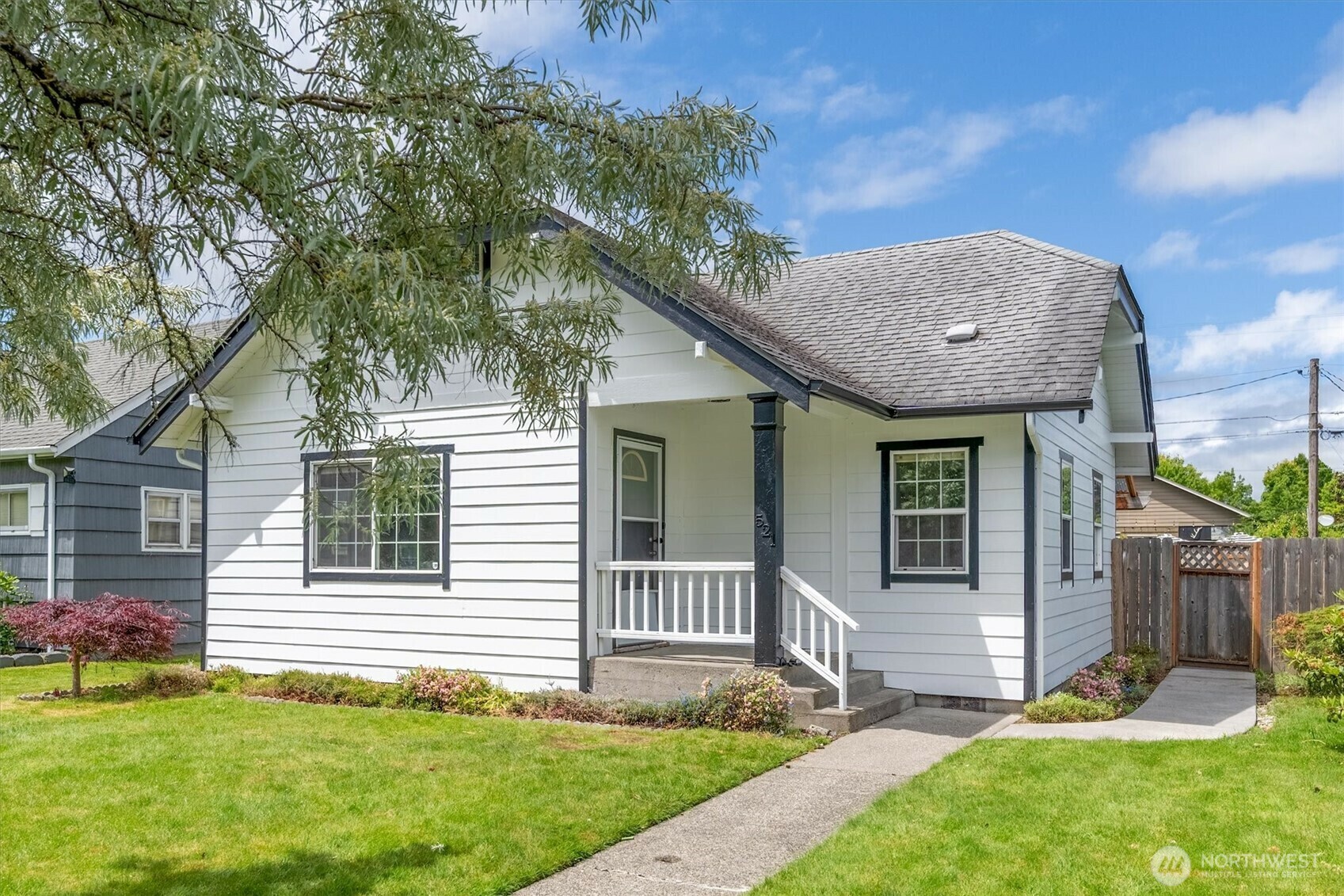 Property Photo: 521 21st Avenue WA 98632