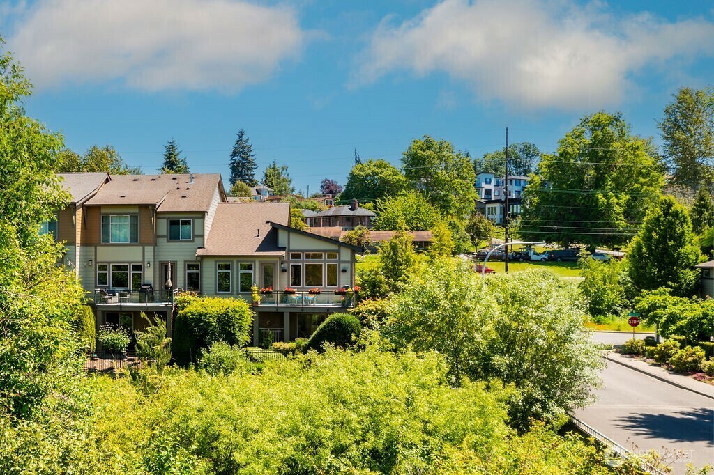 Property Photo:  4053  Wells Avenue N  WA 98056 