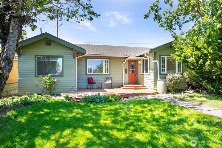 Property Photo:  2721  Iron Street  WA 98225 