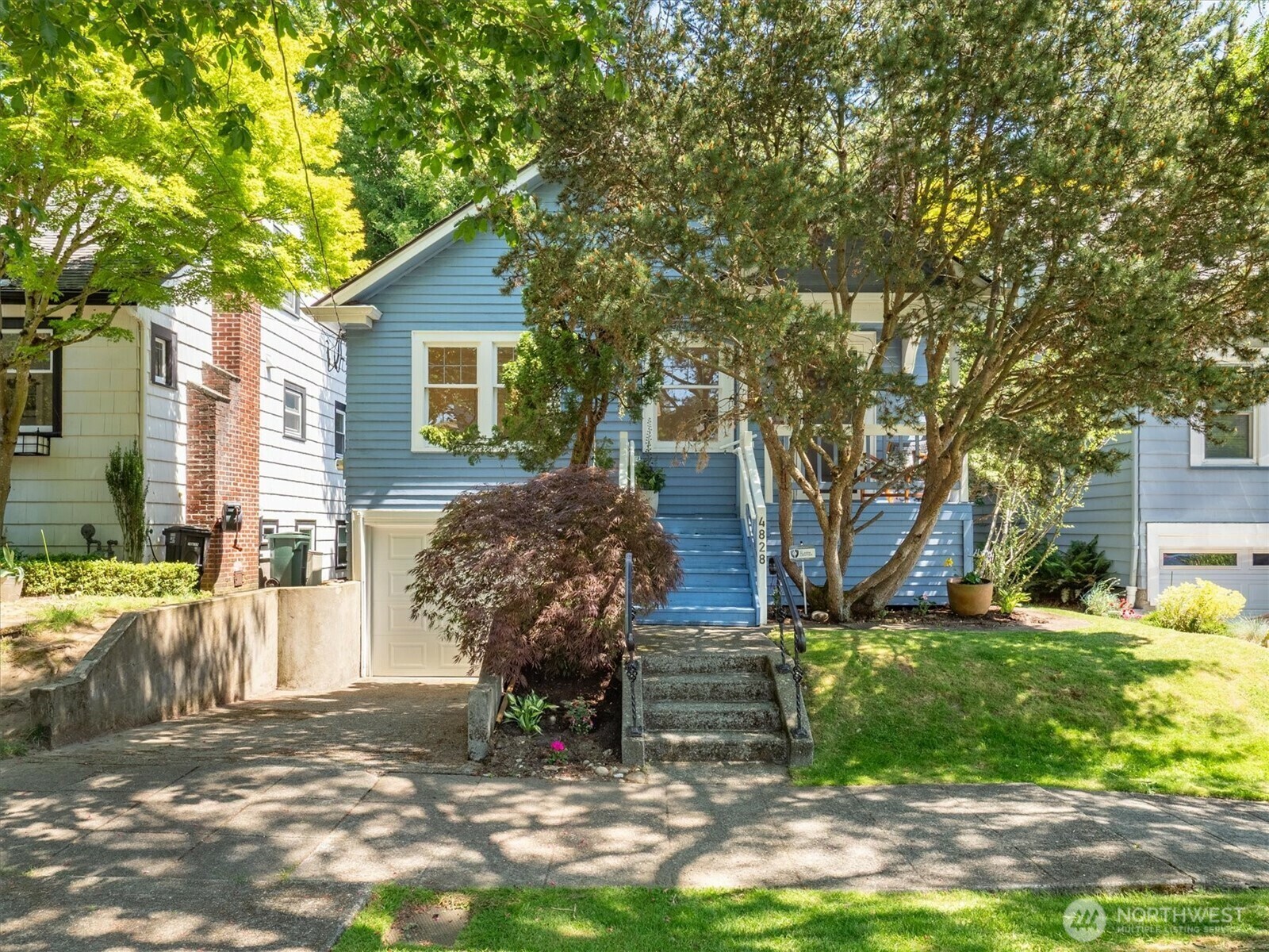Property Photo: 4828 38th Avenue NE WA 98105