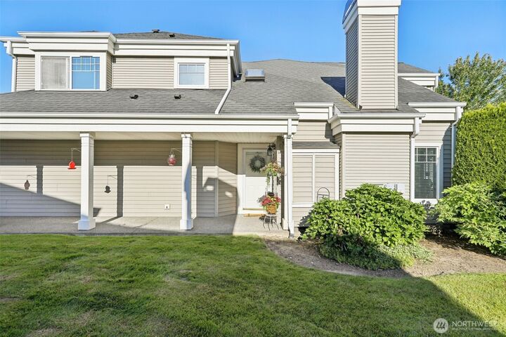 Property Photo: 5417 S 237th Place 14-4 WA 98032
