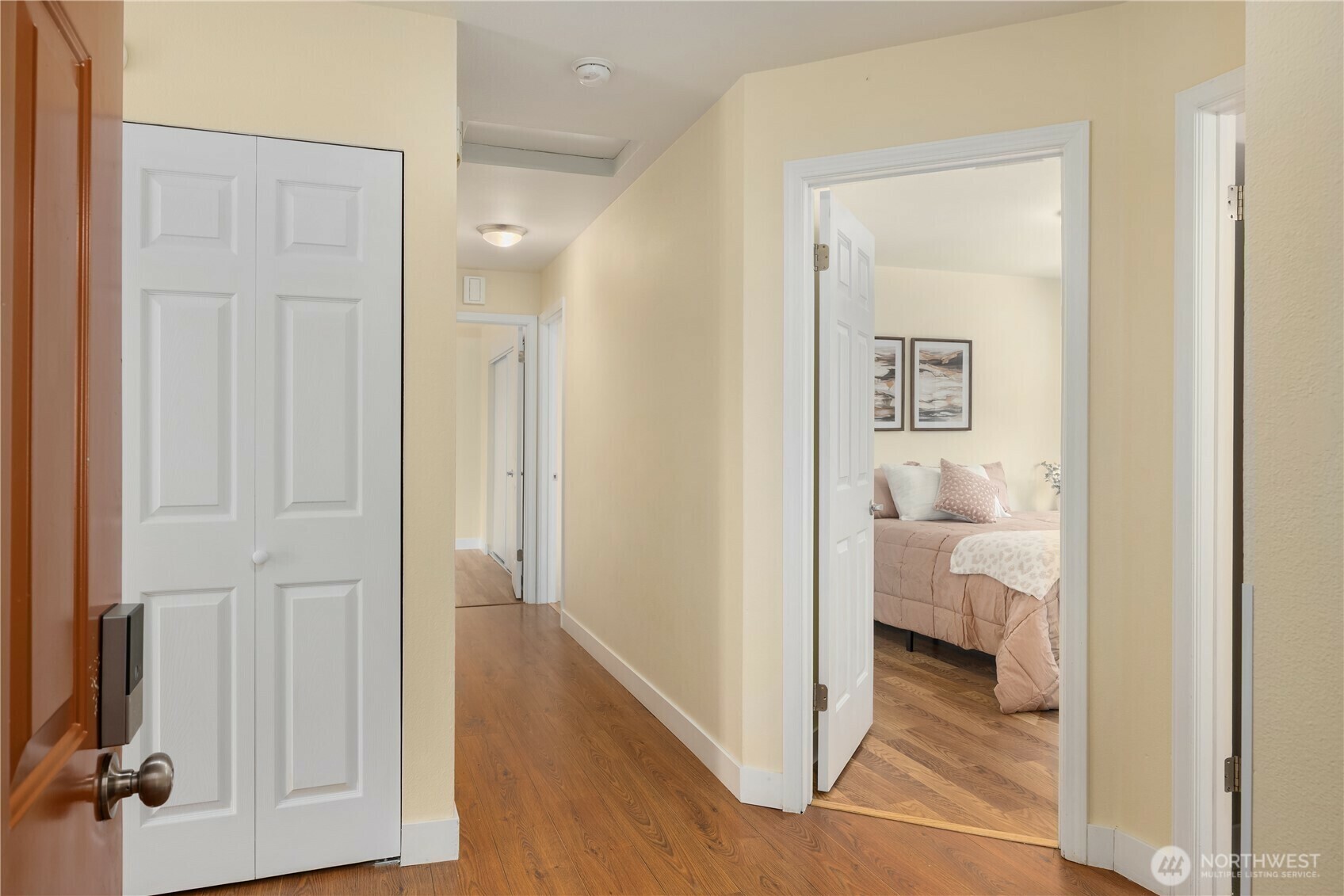 Property Photo: 455 Newport Way NW 306 WA 98027