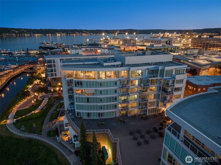 Property Photo:  320  Washington Avenue 604  WA 98337 