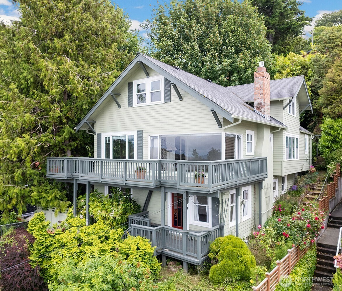 Property Photo:  3700  60th Avenue SW  WA 98116 