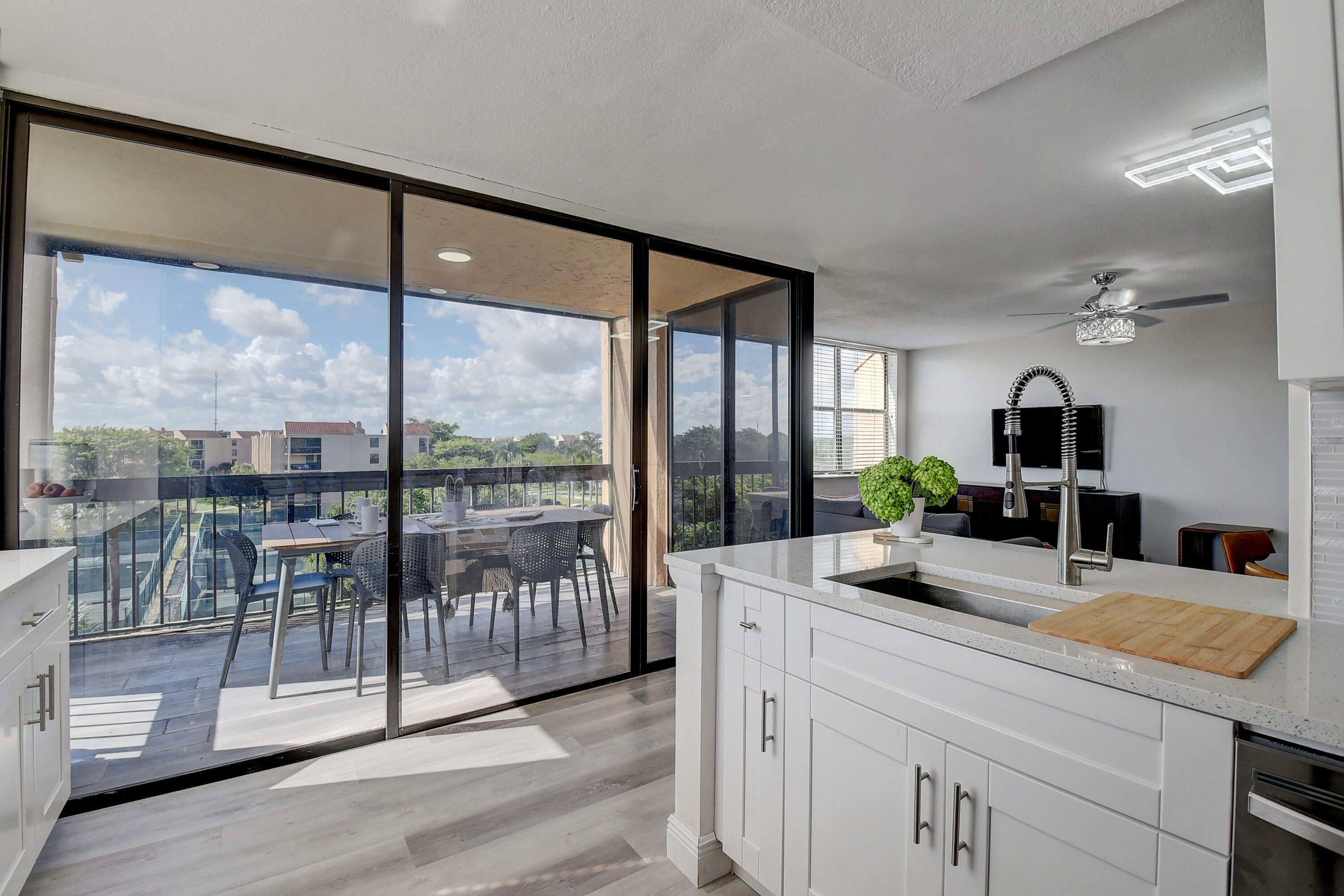 Property Photo: 600 Egret 7505 Circle 7505 FL 33444