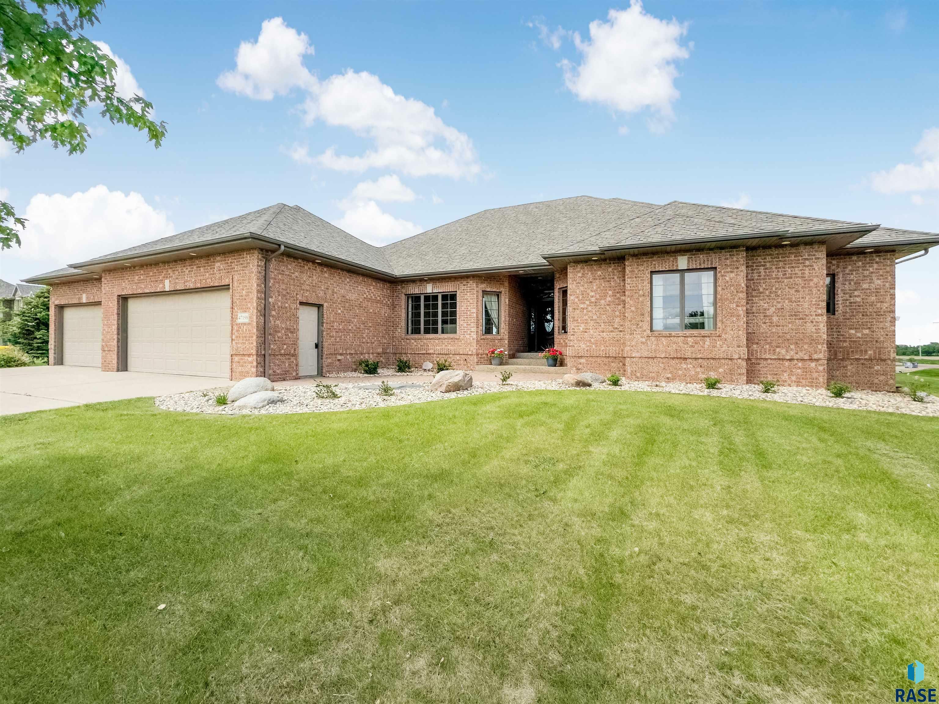 Property Photo: 47198 Bakker Cir SD 57108