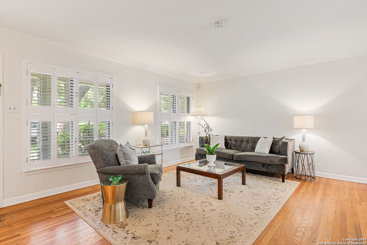 Property Photo:  419 Woodcrest Dr  TX 78209 