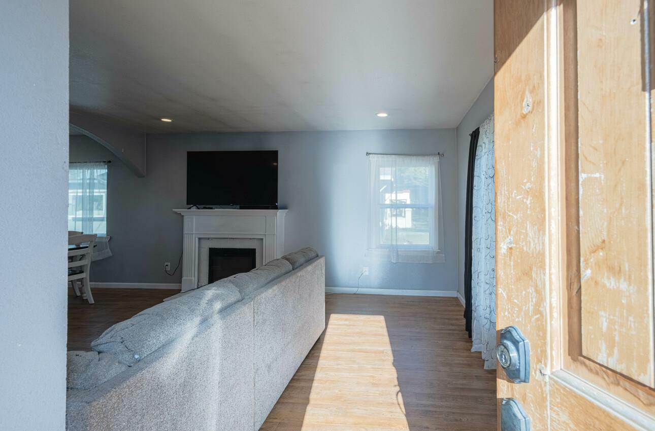 Property Photo:  121 Oak Street  CA 93901 