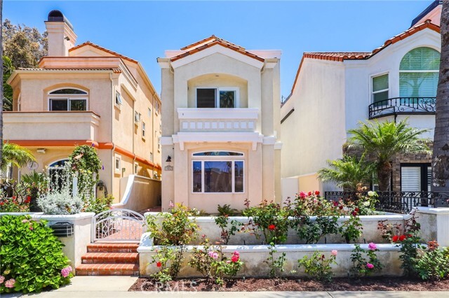 Property Photo: 326 6th Street CA 92648