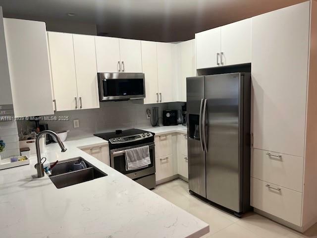 Property Photo: 1020 Silktree Ln FL 33327