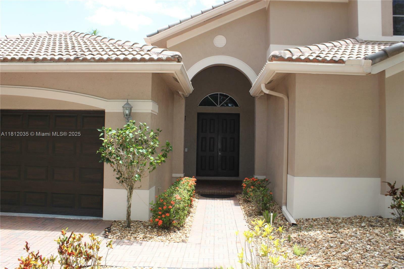 Property Photo: 1342 Crossbill Ct 1342 FL 33327
