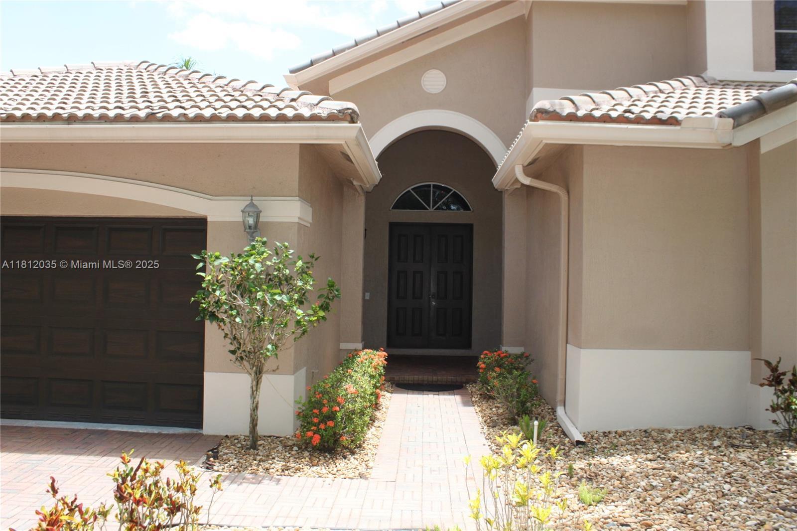 Property Photo: 1342 Crossbill Ct 1342 FL 33327